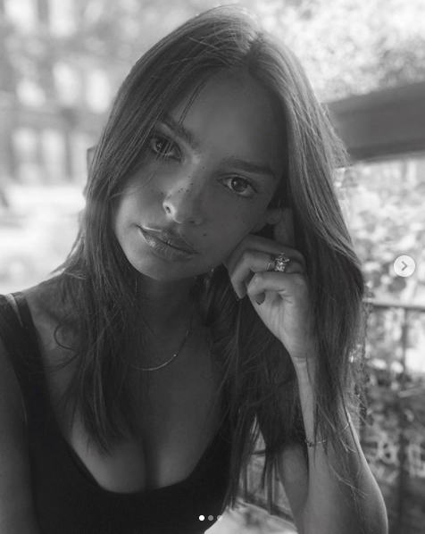 Mỹ nhân áo tắm Emily Ratajkowski tung ảnh 'nóng' đầy khiêu khích ảnh 5