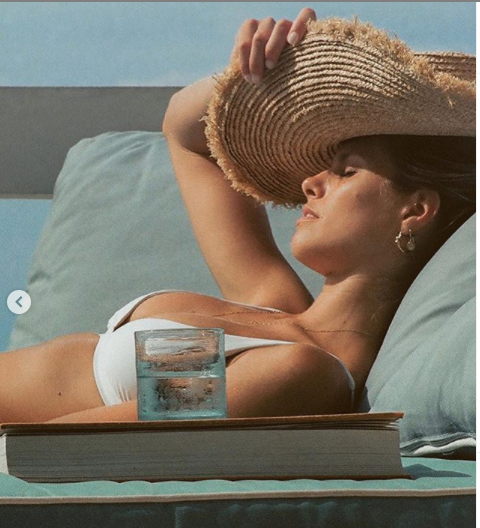 'Nàng thơ' mới của Guess mặc áo tắm che nửa ngực 'nóng rực' ảnh 5