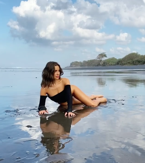 Hoa hậu Olivia Culpo chụp áo tắm táo bạo, siêu gợi cảm trên biển ảnh 7
