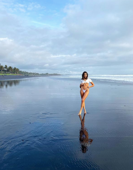 Hoa hậu Olivia Culpo chụp áo tắm táo bạo, siêu gợi cảm trên biển ảnh 3