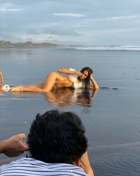 Hoa hậu Olivia Culpo chụp áo tắm táo bạo, siêu gợi cảm trên biển ảnh 1