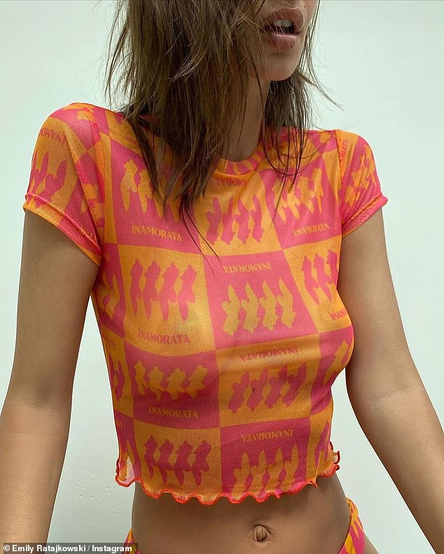 Mỹ nhân áo tắm Emily Ratajkowski tung ảnh sexy 'nóng rực' ảnh 6