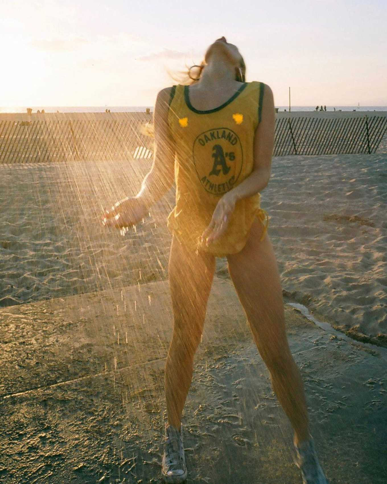 Siêu mẫu Playboy 'bốc lửa' đầy khiêu khích khiến các chàng trai 'đổ rạp' ảnh 5