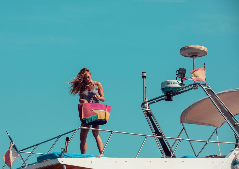 Loạt ảnh áo tắm, không nội y đẹp như mộng giữa nắng gió biển trời của Hana Jirickova ảnh 8