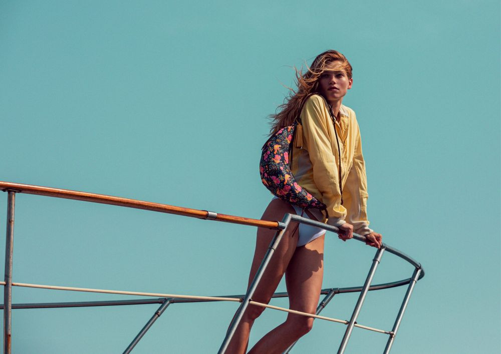 Loạt ảnh áo tắm, không nội y đẹp như mộng giữa nắng gió biển trời của Hana Jirickova ảnh 12