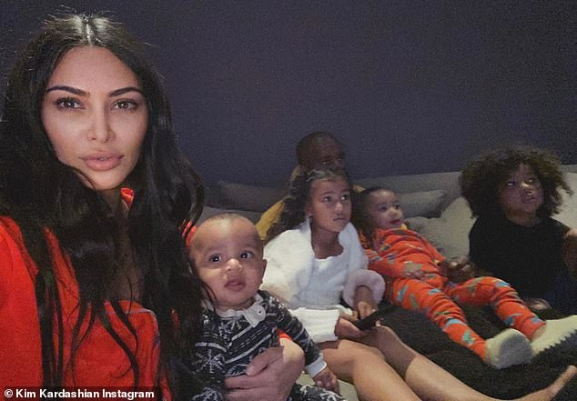 Kim Kardashian tung ảnh nội y đẹp mê mẩn 'khó cưỡng' ảnh 11