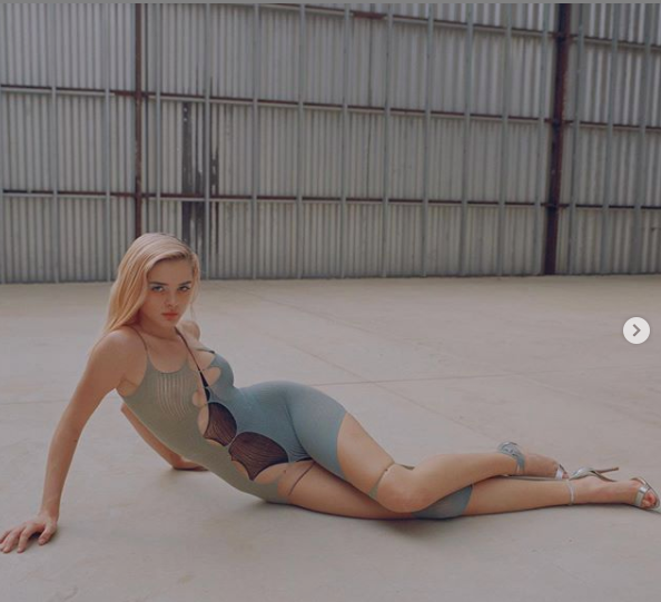 Mỹ nhân 2k chụp ảnh 'nóng' qua Facetime khi ở nhà tránh dịch ảnh 8