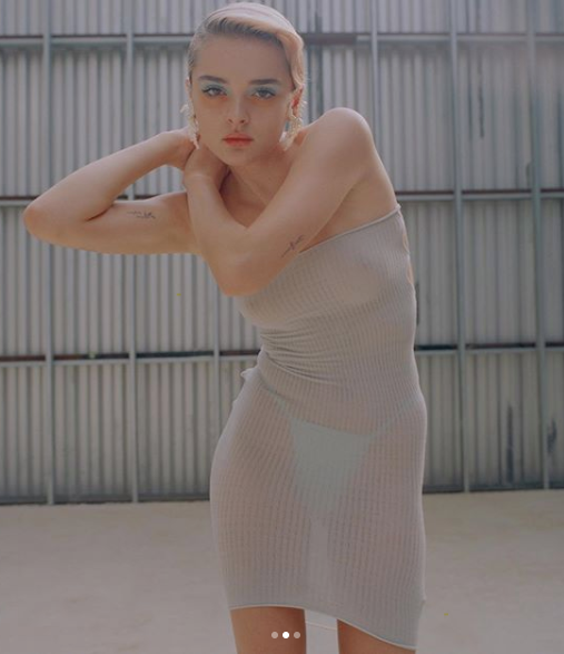 Mỹ nhân 2k chụp ảnh 'nóng' qua Facetime khi ở nhà tránh dịch ảnh 7