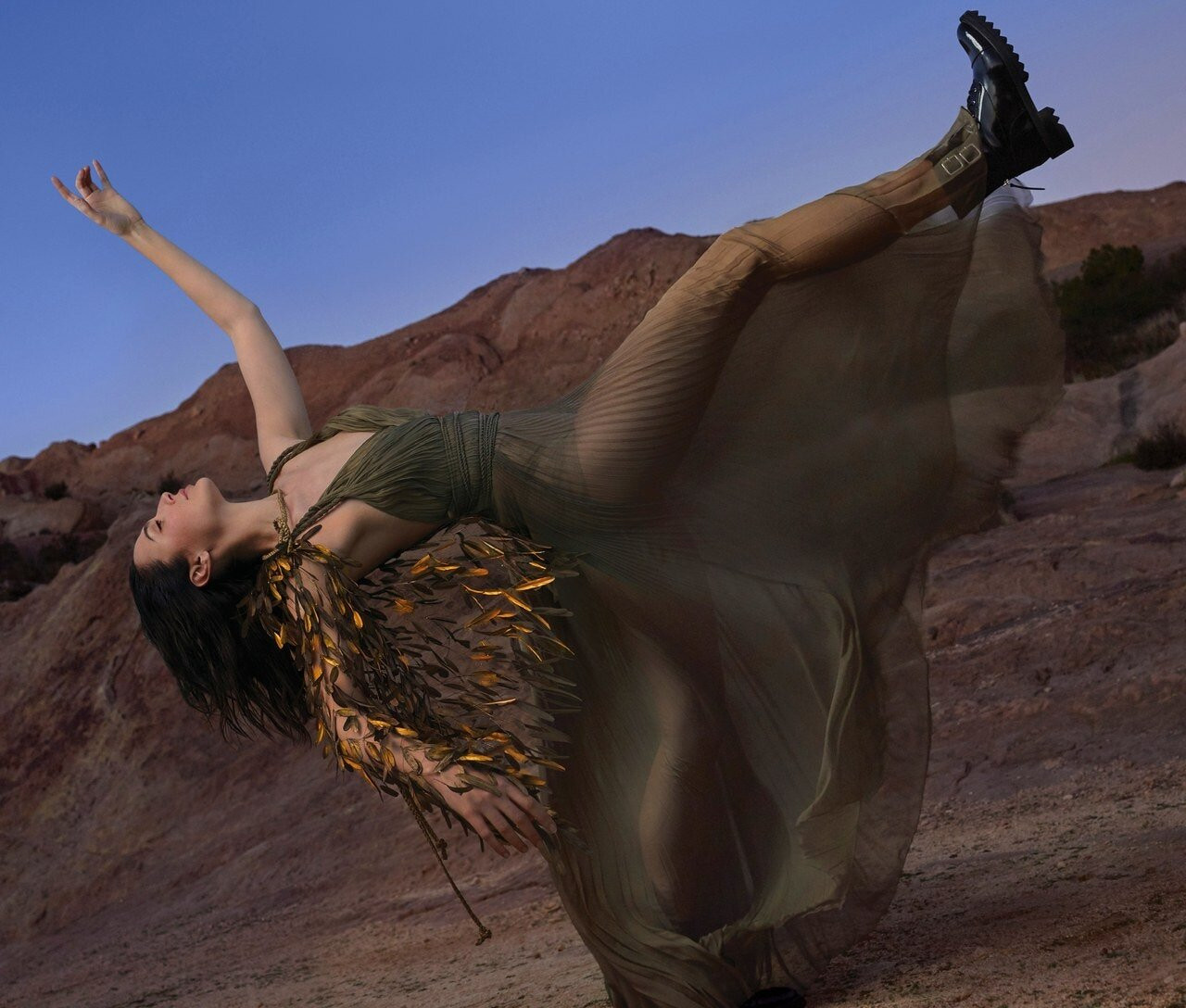 ‘Wonder Woman’ Gal Gadot đẹp như nữ thần trên Vogue Mỹ ảnh 3