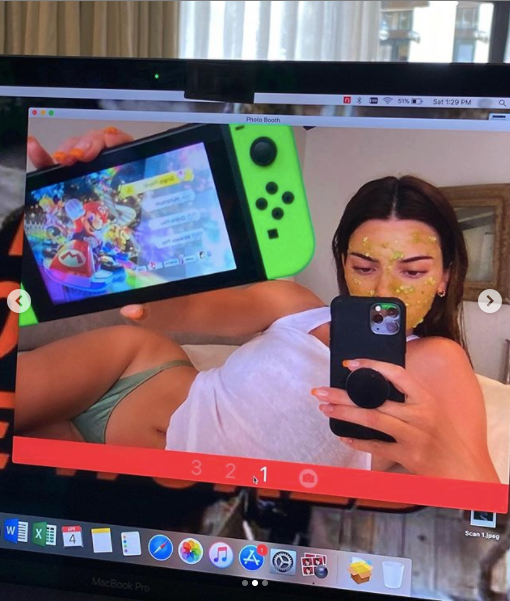 Tung ảnh lộ chân ngực, 'Siêu mẫu đắt giá nhất thế giới' khoe đường cong tuyệt mỹ ảnh 3