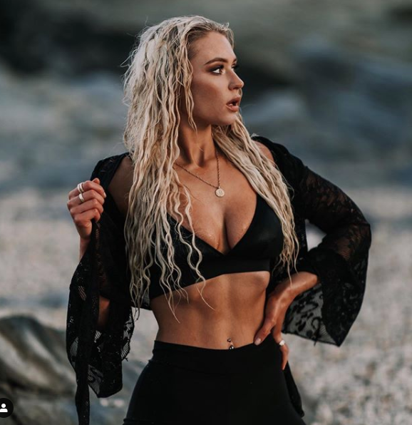 Sao truyền hình 9x khoe dáng cực nóng bỏng với nội y ảnh 8