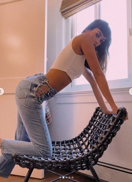 Chân dài Brazil tung ảnh mặc crop top, 'thả rông' vòng 1 siêu quyến rũ ảnh 2