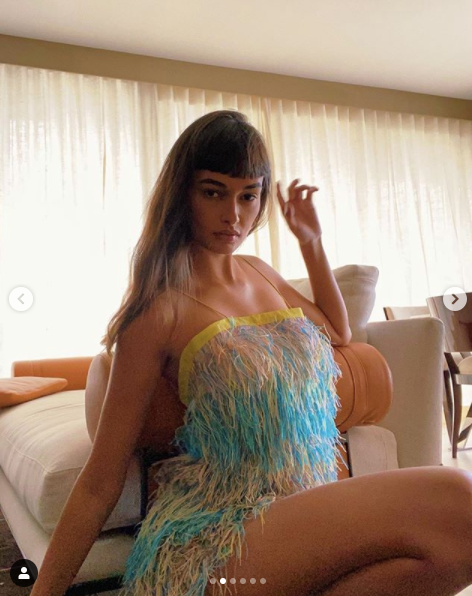 Chân dài Brazil tung ảnh mặc crop top, 'thả rông' vòng 1 siêu quyến rũ ảnh 9