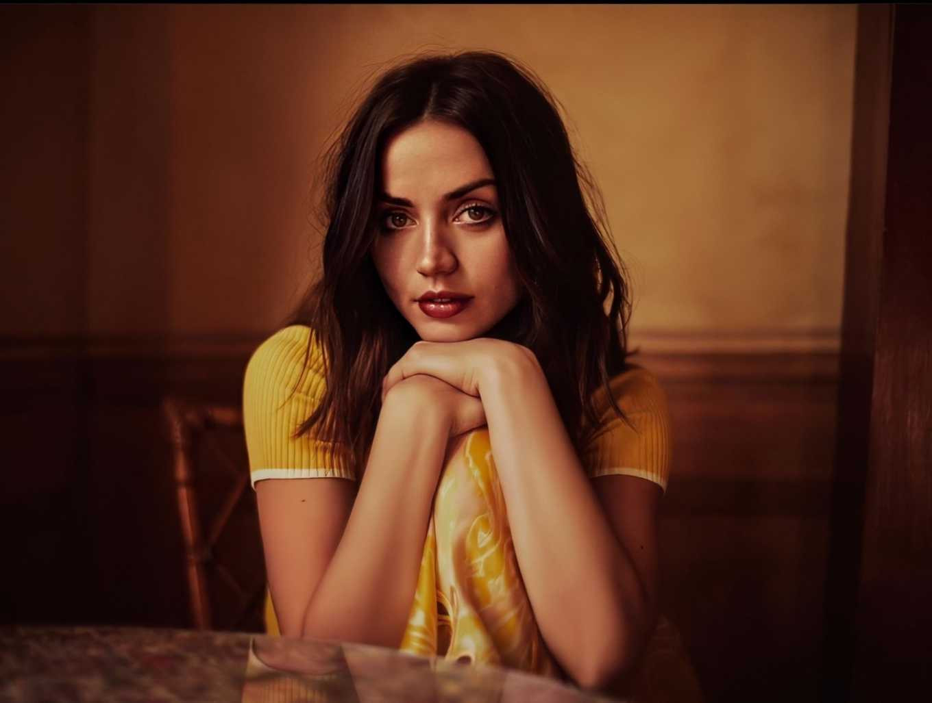 Nhan sắc ngọt ngào 'đốn tim' quý ông của nàng 'Bond Girl' Ana de Armas ảnh 2