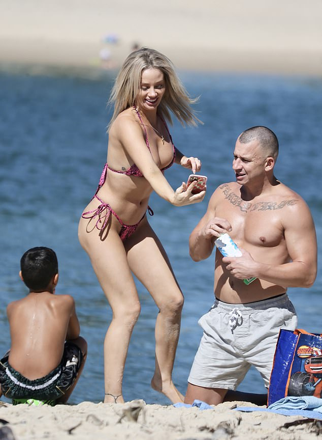 Sao truyền hình 9x nảy nở gợi cảm, tình tứ bạn trai ở biển ảnh 1