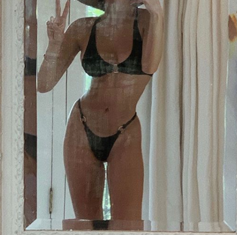 Nàng mẫu 9x tung ảnh giường chiếu nóng bỏng khi ở nhà tránh dịch ảnh 6