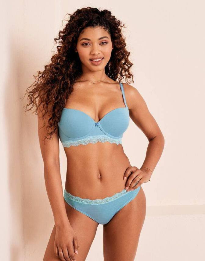 Siêu mẫu Danielle Herrington thả dáng 'bốc lửa' với nội y ảnh 4