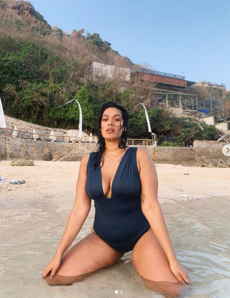 Người mẫu ngoại cỡ 9x nảy nở siêu gợi cảm với áo tắm ảnh 8