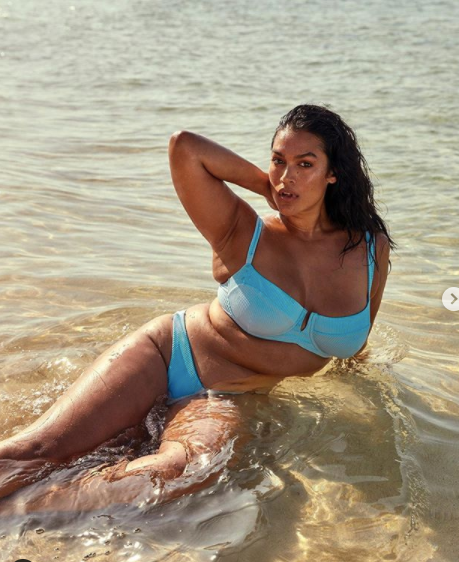 Người mẫu ngoại cỡ 9x nảy nở siêu gợi cảm với áo tắm ảnh 9