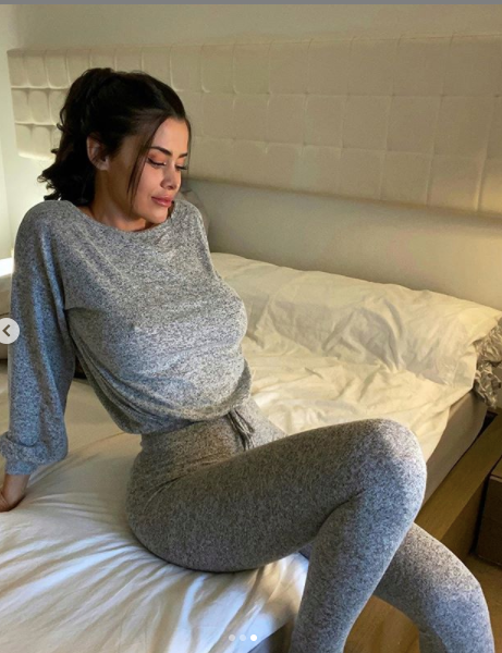 Đỏ mặt với những bức ảnh khoe thân khi ở nhà tránh dịch của Eva Padlock ảnh 6