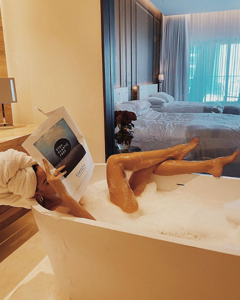 Bạn gái siêu mẫu của thủ môn tuyển Đức sở hữu đôi chân dài 'cực phẩm' ảnh 7