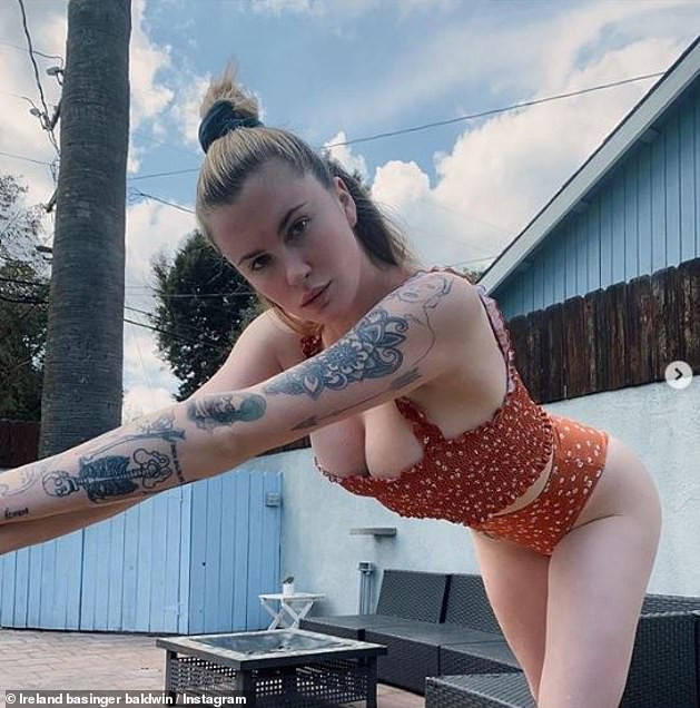 Ireland Baldwin lại 'thả rông', lộ điểm nhạy cảm ảnh 5