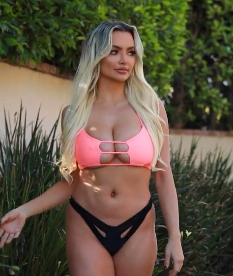 Lindsey Pelas thường xuyên tung ảnh khoe vòng một gần 100 cm khiến fan 'nhức mắt' ảnh 9