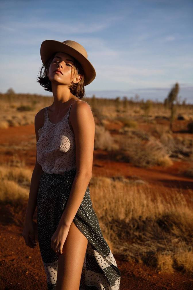 Chân dài Victoria's Secret chụp ảnh không nội y, gợi cảm mơn mởn ảnh 3