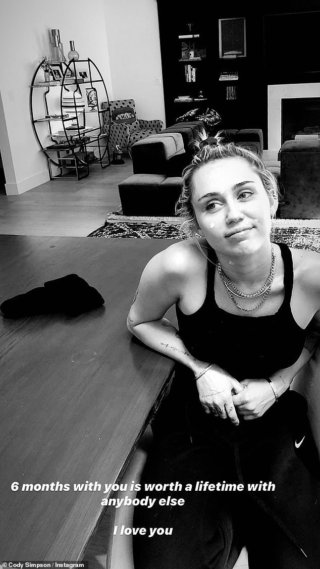 Miley Cyrus 'thả rông' vòng 1, không khẩu trang đi mua sắm cùng tình trẻ ảnh 5