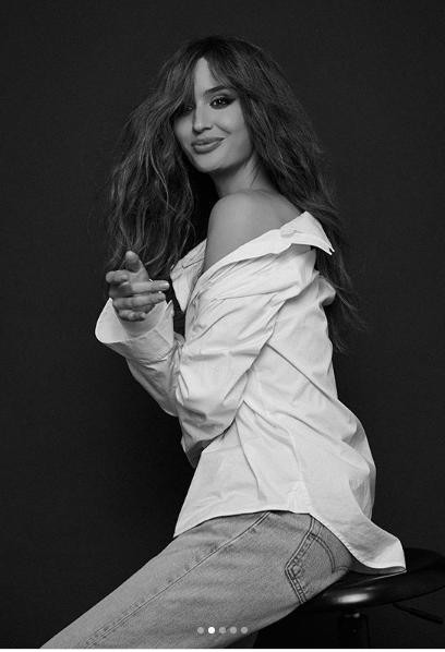 Bạn gái siêu mẫu của Neymar chụp ảnh ngực trần siêu quyến rũ ảnh 3