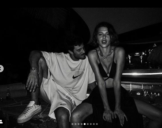 Chân dài Victoria's Secret mặc sexy 'tiệc tùng' khi cách ly ảnh 5