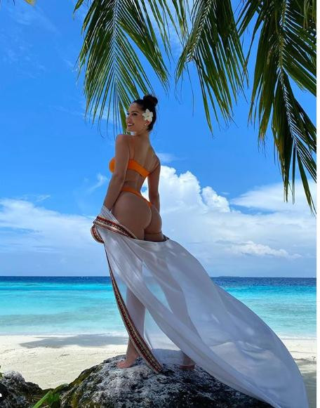 Bạn gái siêu mẫu của Neymar chụp ảnh ngực trần siêu quyến rũ ảnh 10