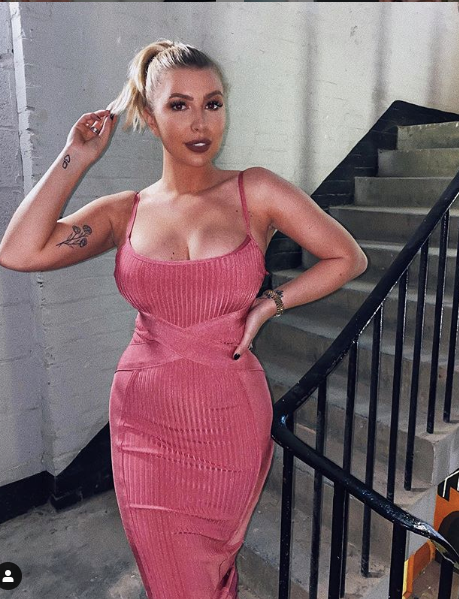 Sao truyền hình 9x lên đồ 'quên' nội y, khoe vòng 1 nóng bỏng tại vườn nhà ảnh 3