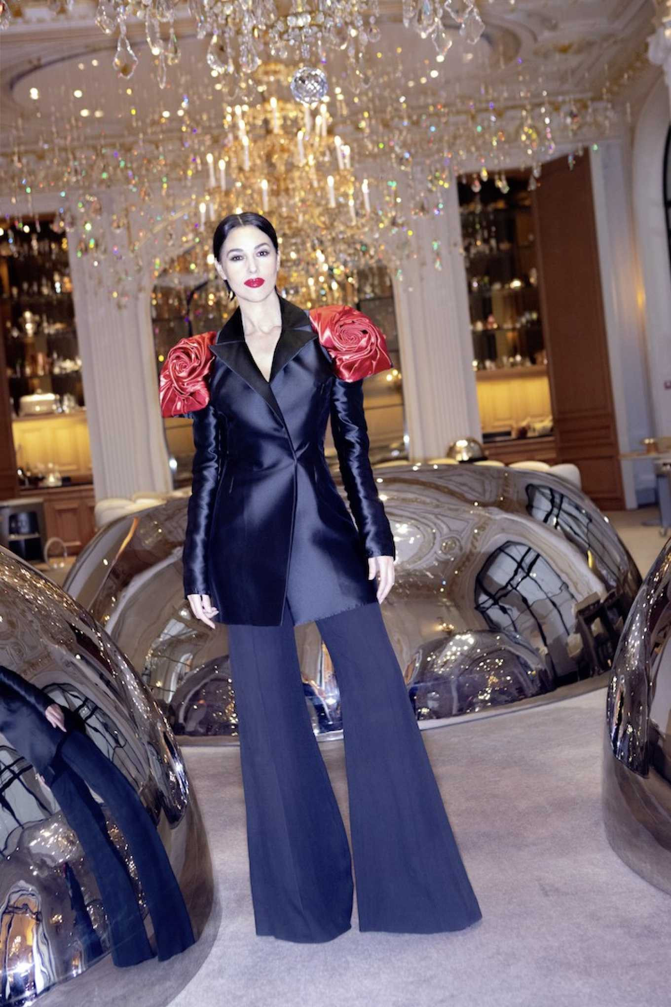 'Tượng đài nhan sắc' Monica Bellucci đẹp không tưởng ở tuổi 56 ảnh 3