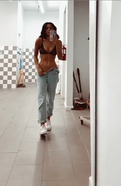 Nàng mẫu Mỹ tung ảnh nội y lưới khoe vòng 1 'bỏng mắt', lộ điểm nhạy cảm ảnh 3