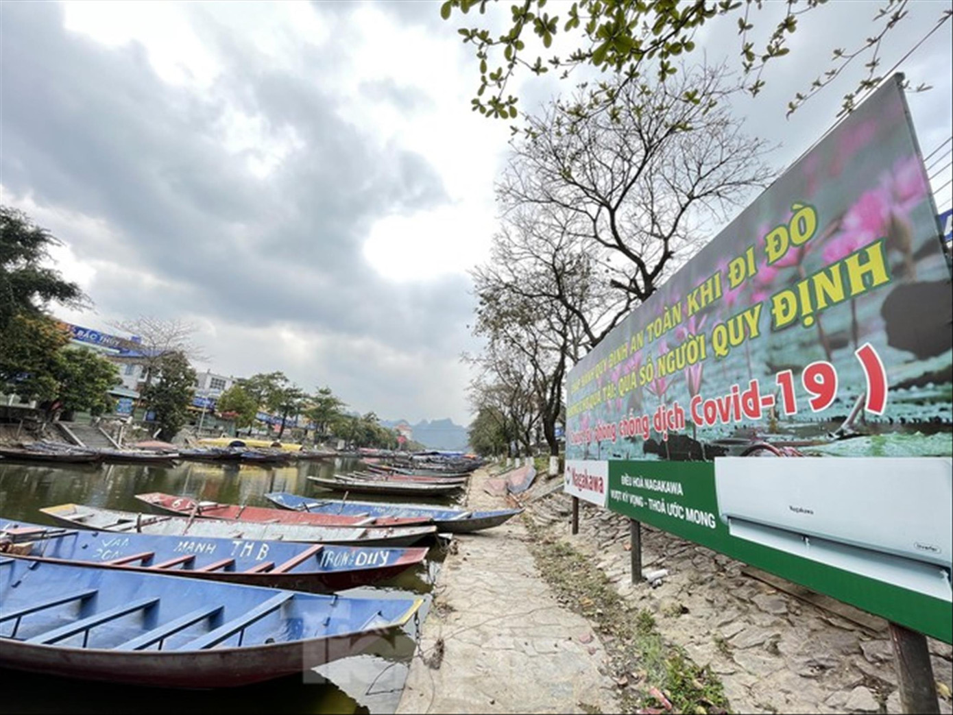 Khoảng hơn vạn người trẩy hội chùa Hương ngày đầu mở cửa ảnh 16