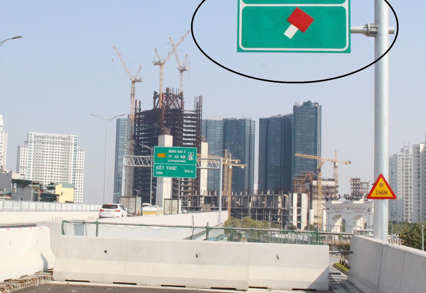 Đường trên cao Vành đai 3: Liên tục ùn tắc do xung đột giao thông ảnh 1