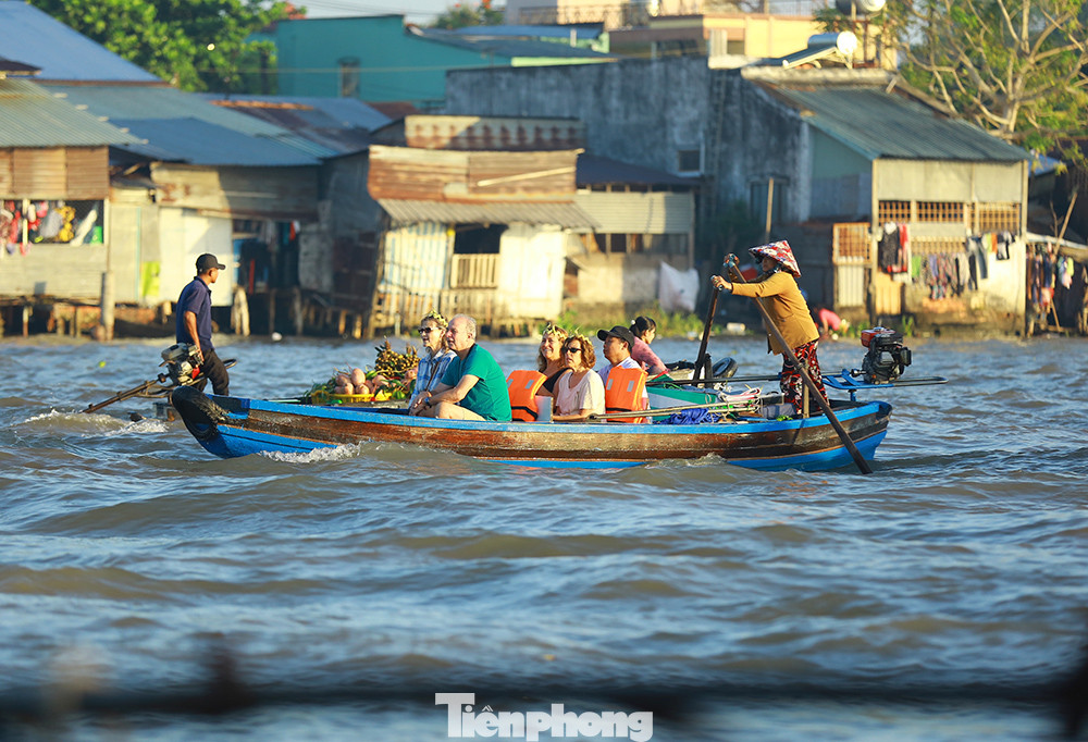 Chợ nổi Cái Răng-Cần Thơ tấp nập khách du lịch ngày đầu năm ảnh 13