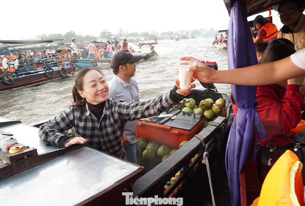 Chợ nổi Cái Răng-Cần Thơ tấp nập khách du lịch ngày đầu năm ảnh 14