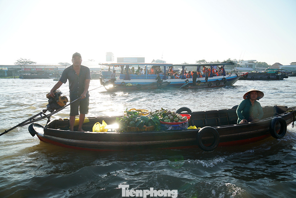 Chợ nổi Cái Răng-Cần Thơ tấp nập khách du lịch ngày đầu năm ảnh 12