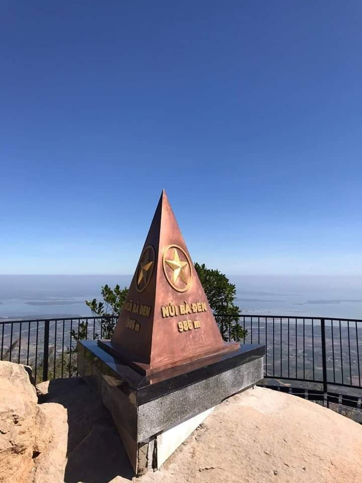 Lên đỉnh ‘nóc nhà Đông Nam Bộ’ chỉ mất 8 phút ảnh 4