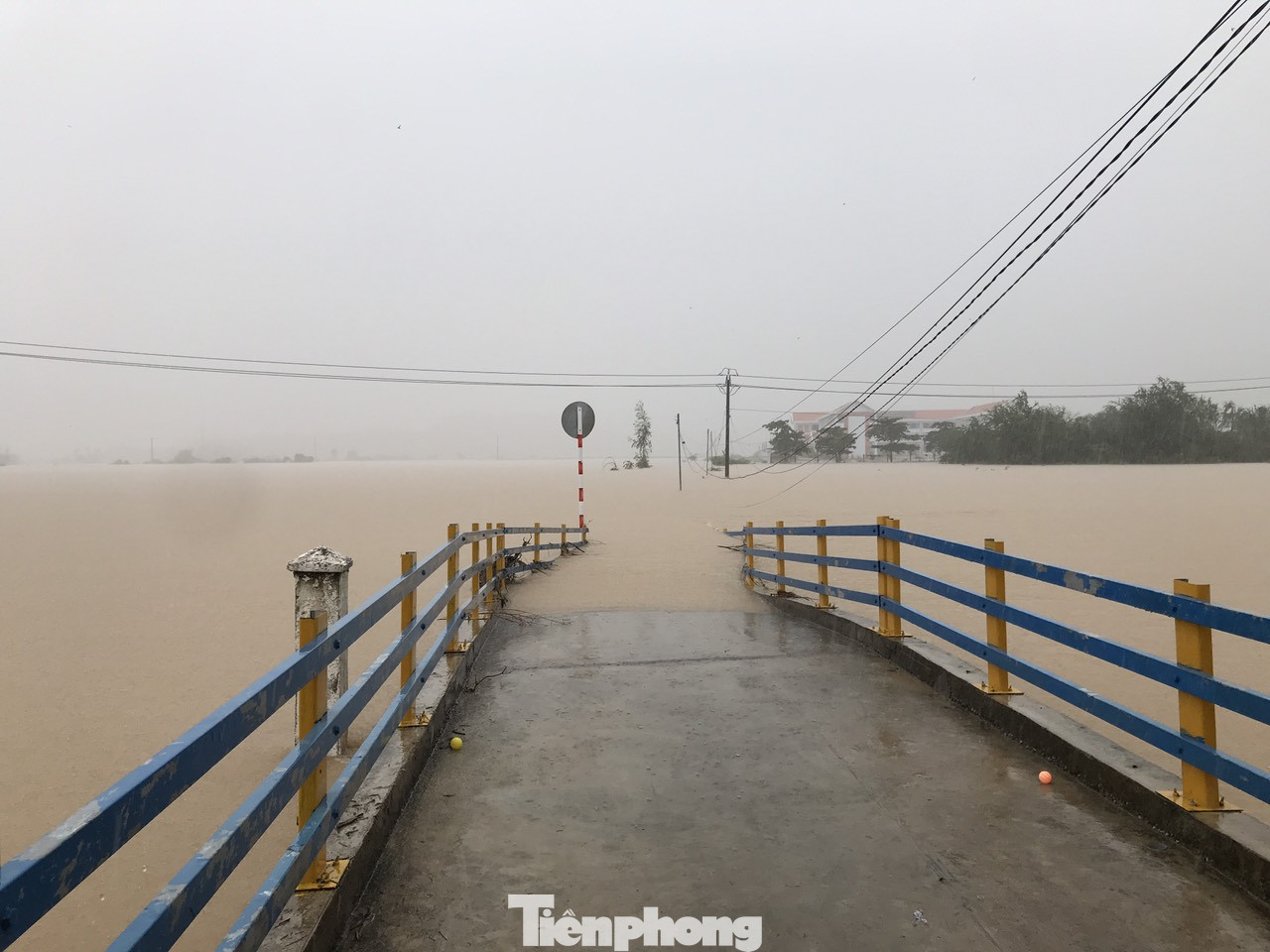 Nhiều nơi ở Khánh Hoà ngập lụt sau bão số 12 ảnh 2