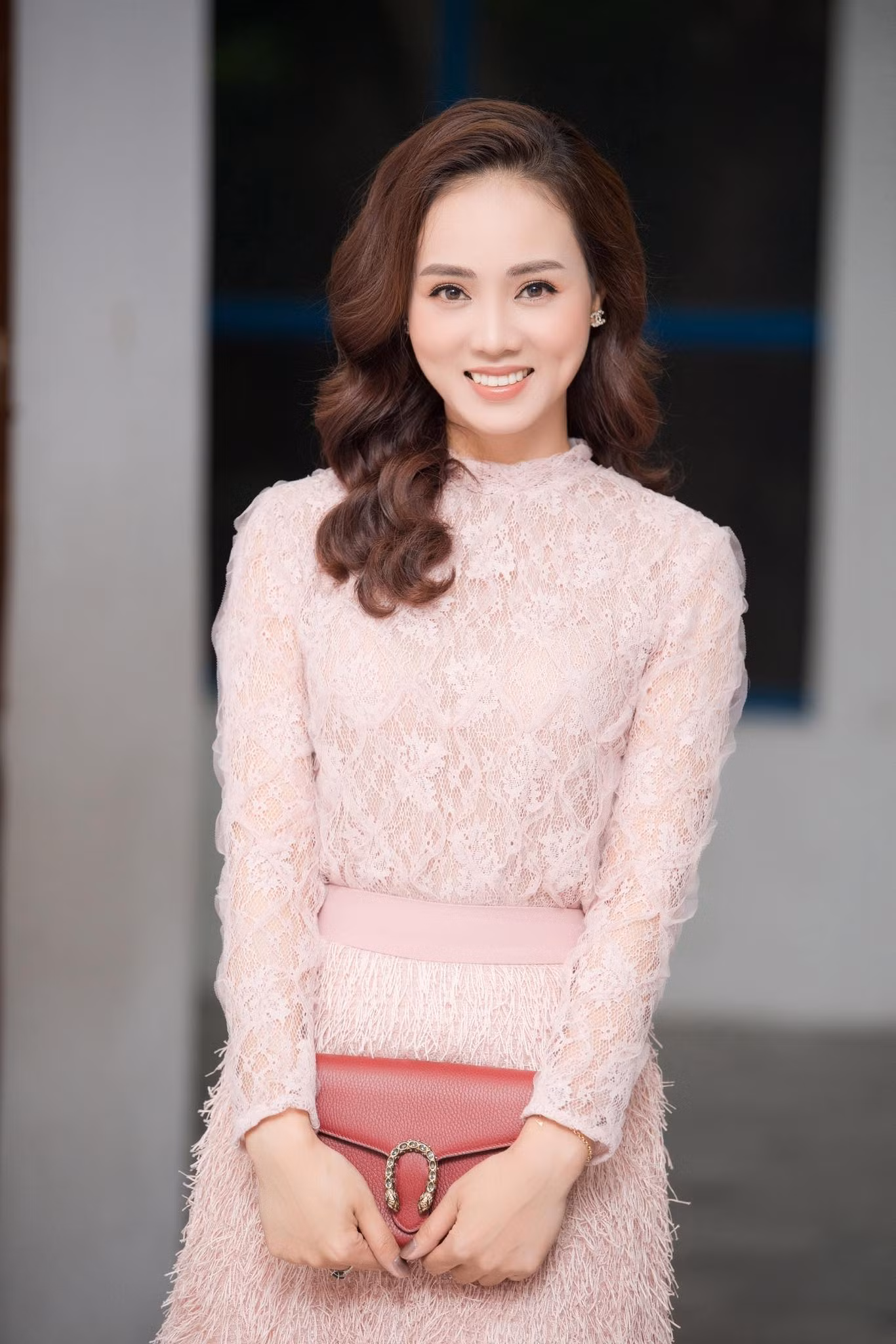 Gu thời trang sang chảnh toàn đồ hiệu của bạn gái kém 15 tuổi của NSND Công Lý ảnh 3