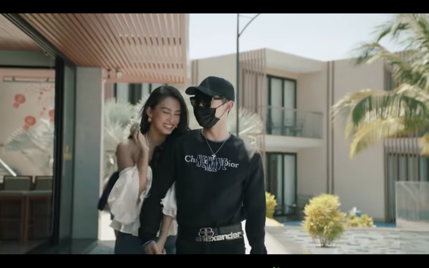 Hoa hậu Tiểu Vy bất ngờ xuất hiện trong MV mới của Erik cùng cảnh quay đầy kịch tính ảnh 2