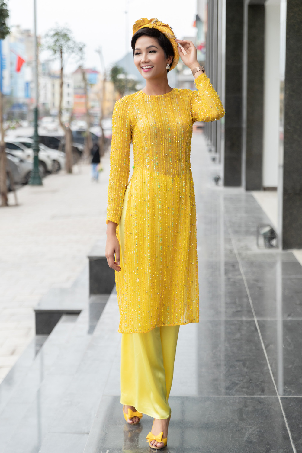 H'Hen Niê hé lộ từng dùng ứng dụng hẹn hò Tinder để luyện tiếng Anh trước khi thi hoa hậu ảnh 3