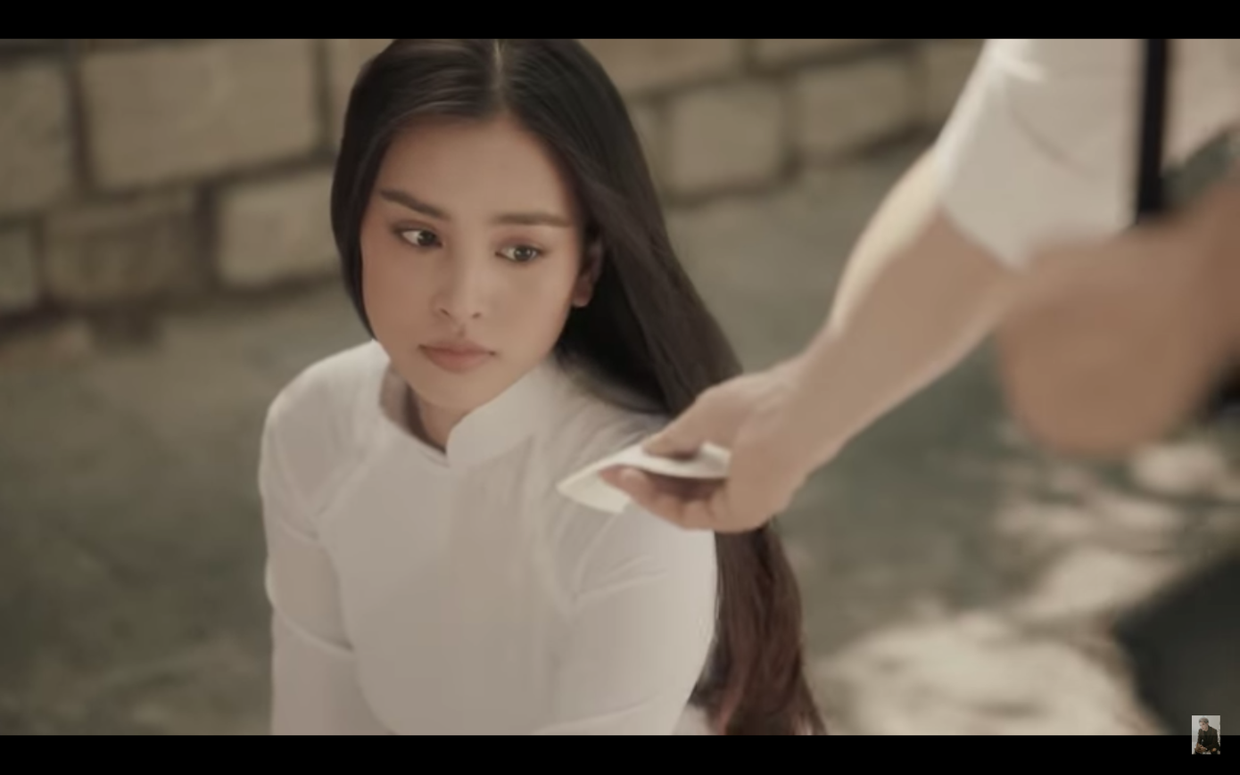 Hoa hậu Tiểu Vy nhận nhiều lời khen khi diễn xuất cực 'ngọt' trong MV mới của Erik ảnh 3