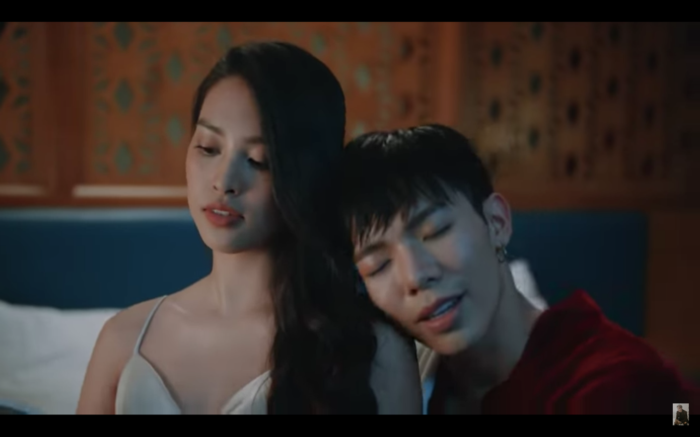 Hoa hậu Tiểu Vy nhận nhiều lời khen khi diễn xuất cực 'ngọt' trong MV mới của Erik ảnh 1
