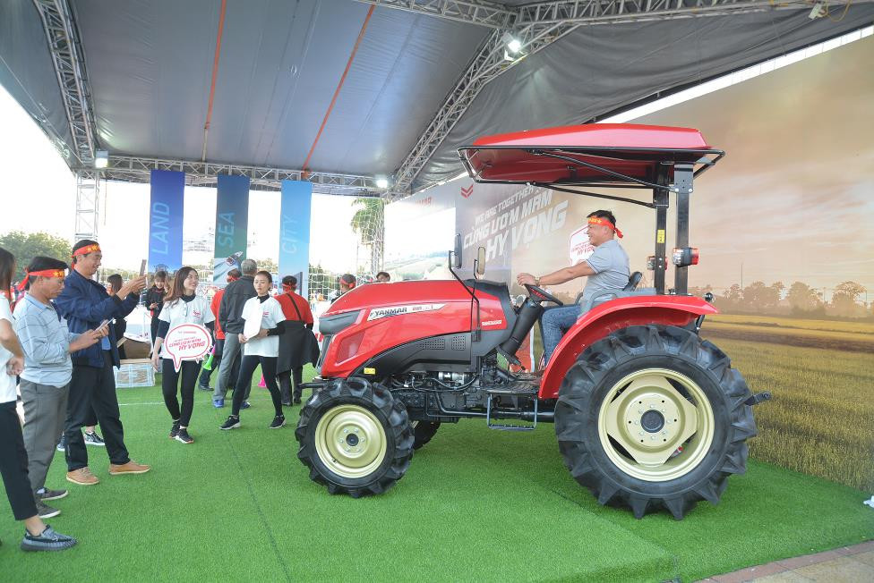 Yanmar mở gian hàng nhà tài trợ cổ vũ bóng đá trận đấu Việt Nam - Thái Lan ảnh 6
