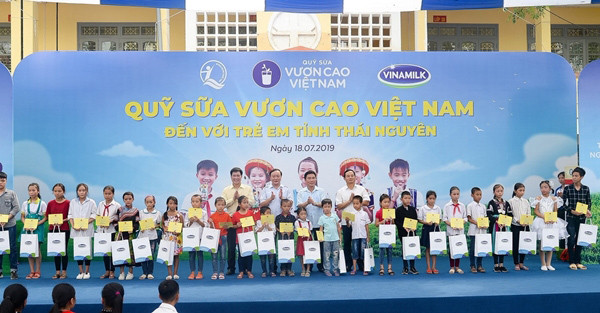 70.000 ly sữa Vinamilk đến với học sinh ATK Định Hóa ảnh 1