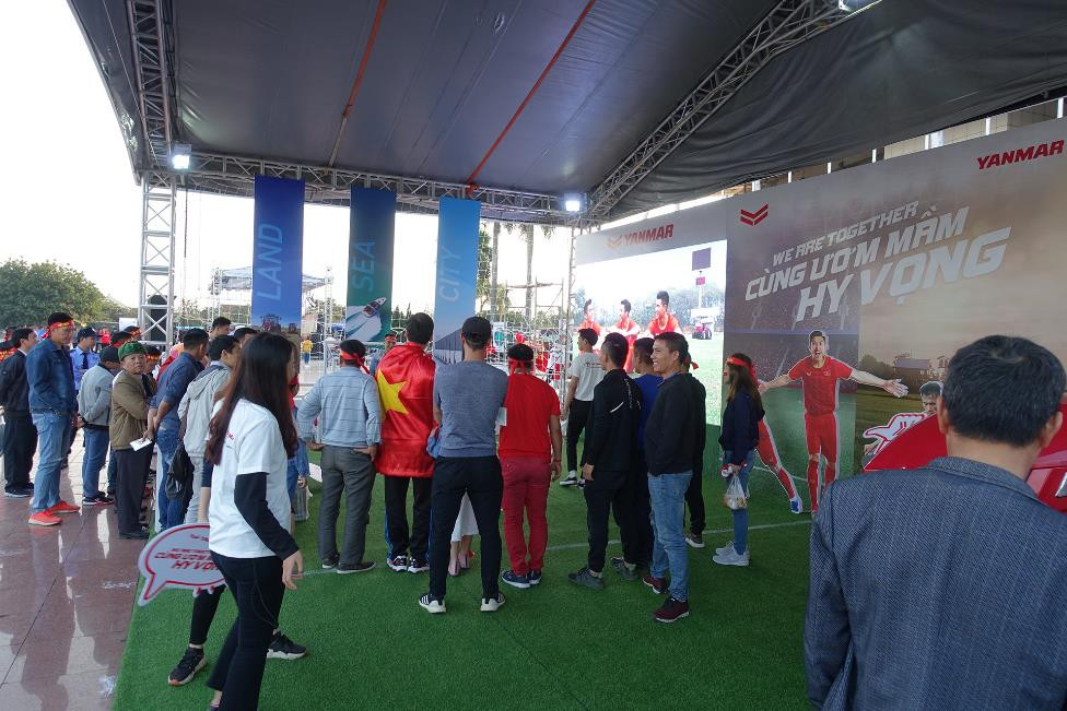 Yanmar mở gian hàng nhà tài trợ cổ vũ bóng đá trận đấu Việt Nam - Thái Lan ảnh 3